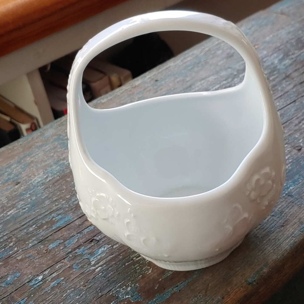 Ceramic bowl white